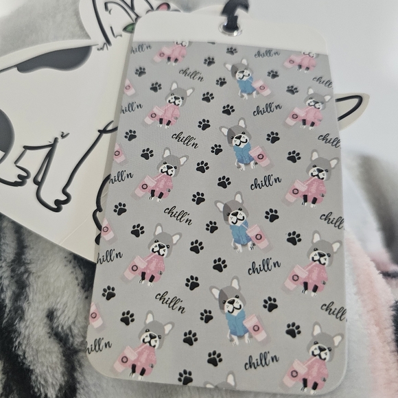 Pickle & Dot GRAY PINK BLUE French Bulldog “Chillin” Throw Blanket 60x70" NWT - Picture 2 of 8